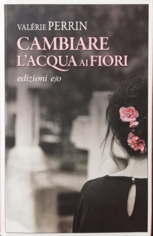 Cambiare l’acqua ai fiori