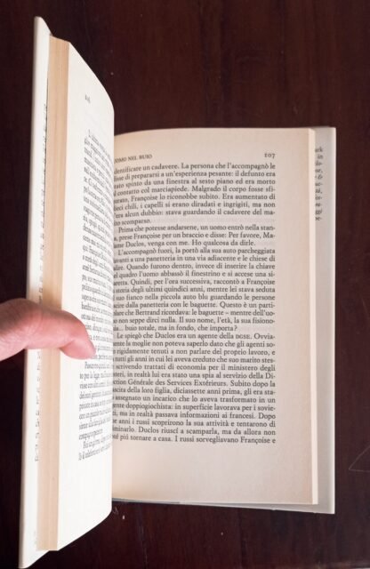 Uomo nel buio - immagine 2